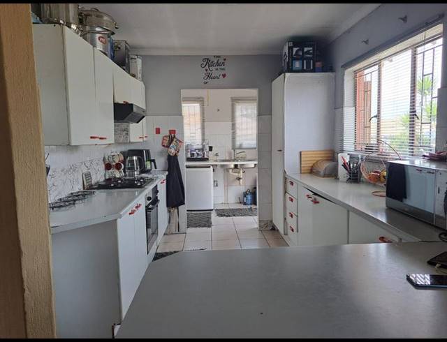 3 BEDROOM PROPERTY TO RENT IN MACKENZIE PARK